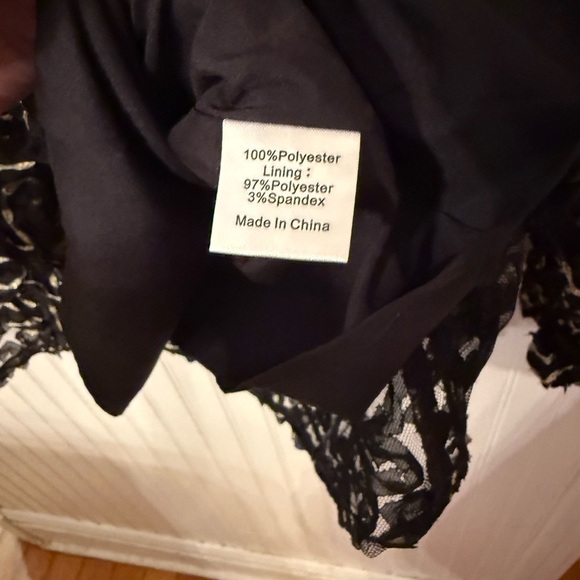 Tuckernuck Nightly Organza Easton Black Gold small Blouse - Picture 3 of 8